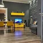 Location Yellow-black Budapest