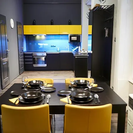Location Yellow-black * בודפשט