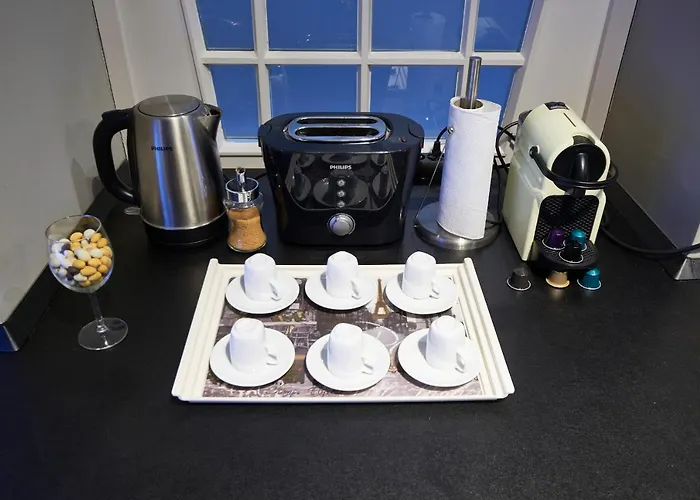 Location Yellow-black Apartament