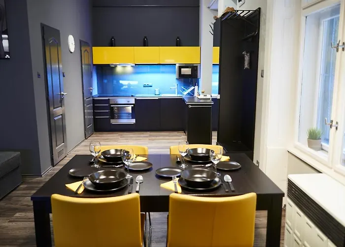 Location Yellow-black * Budapesta