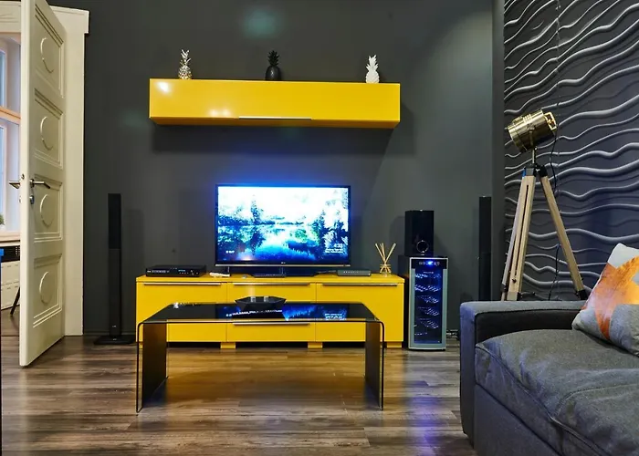 Apartament Location Yellow-black