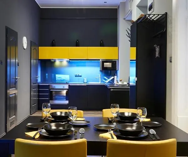 Location Yellow-black Apartament *