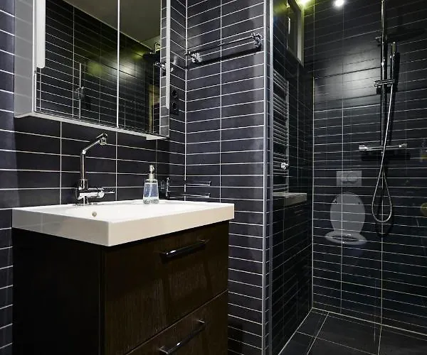 Location Yellow-black Апартаменты